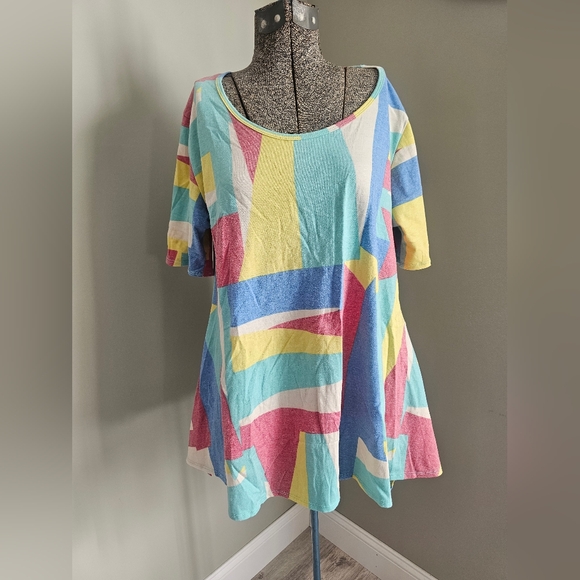 Colorful Geometric Patterned Top - Picture 1 of 1
